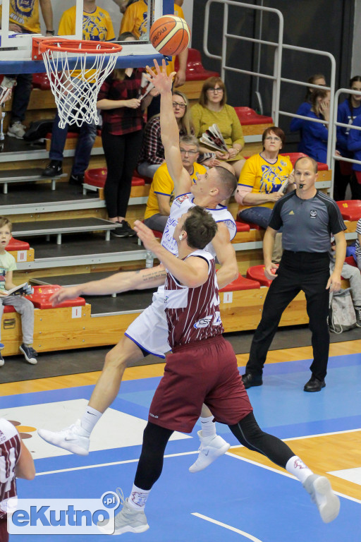 Cztery punkty przewagi gości