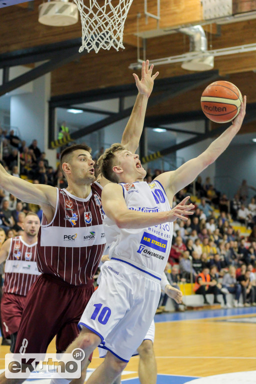 Cztery punkty przewagi gości