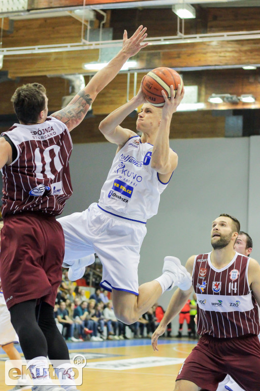 Cztery punkty przewagi gości