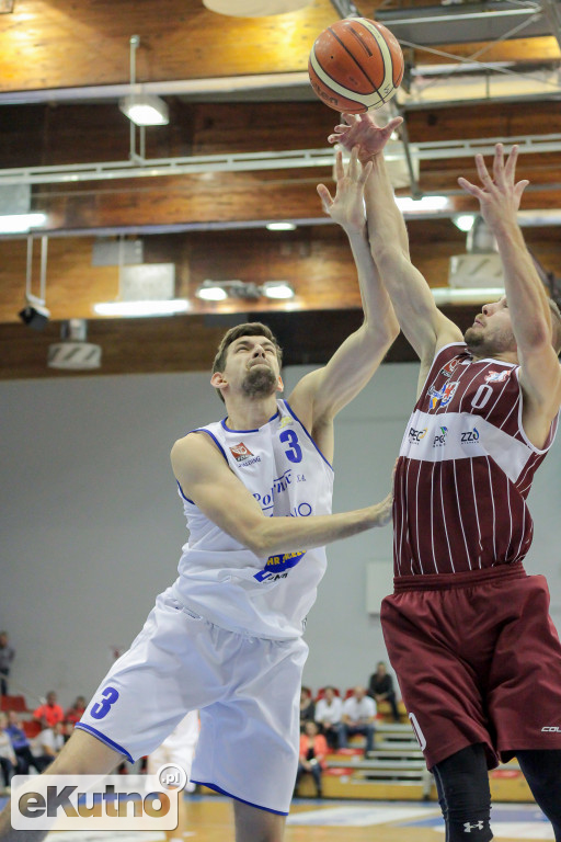 Cztery punkty przewagi gości