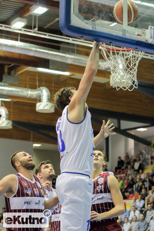 Cztery punkty przewagi gości