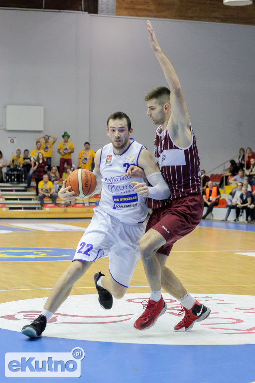 Cztery punkty przewagi gości