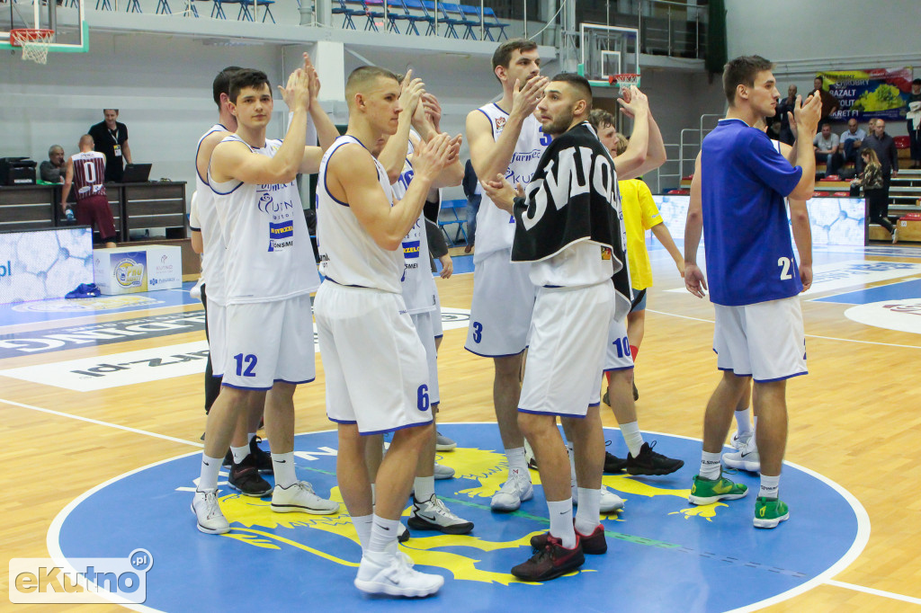 Cztery punkty przewagi gości