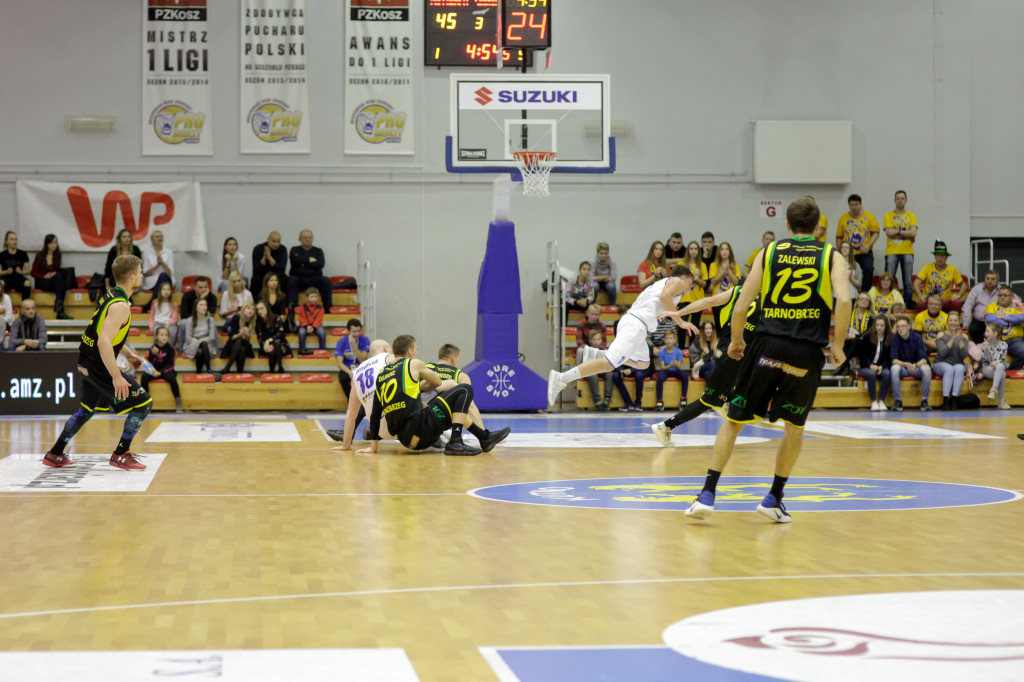Polfarmex Kutno - Siarka Tarnobrzeg:  82-76.