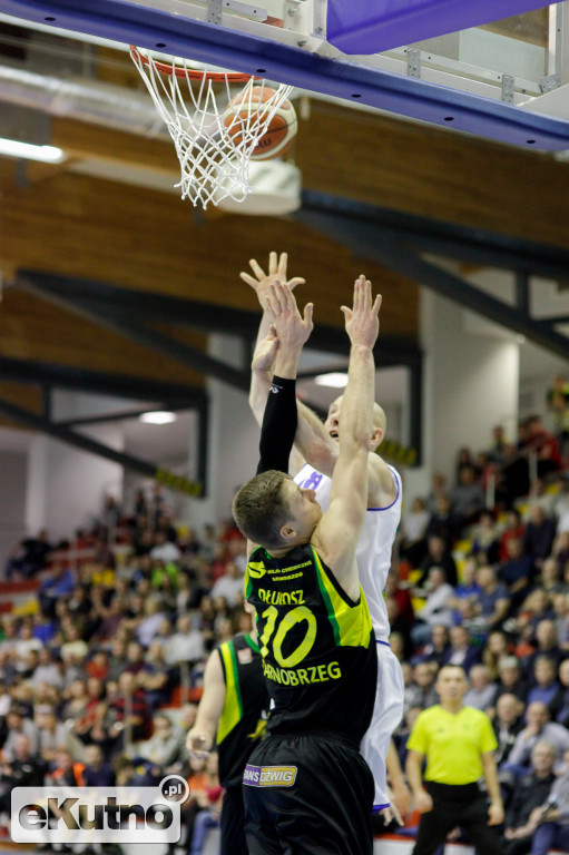 Polfarmex Kutno - Siarka Tarnobrzeg:  82-76.