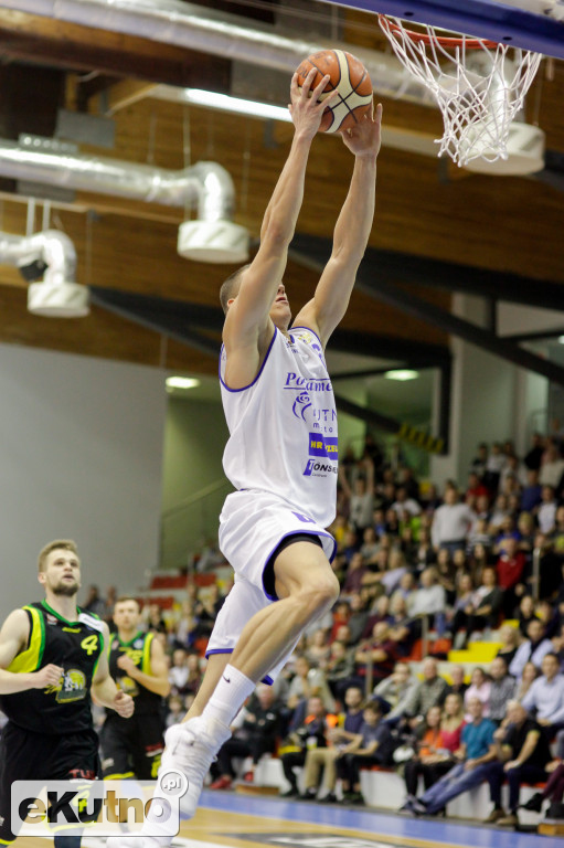Polfarmex Kutno - Siarka Tarnobrzeg:  82-76.