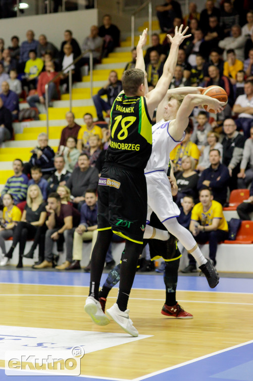 Polfarmex Kutno - Siarka Tarnobrzeg:  82-76.