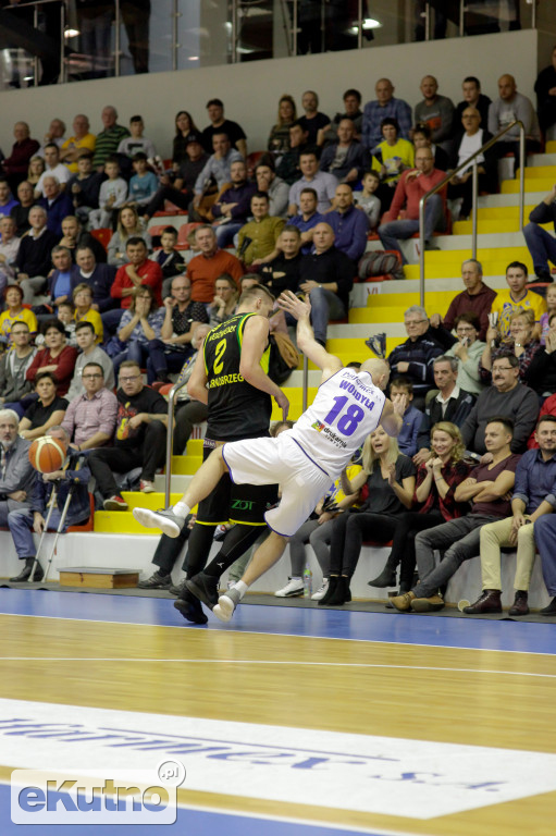 Polfarmex Kutno - Siarka Tarnobrzeg:  82-76.