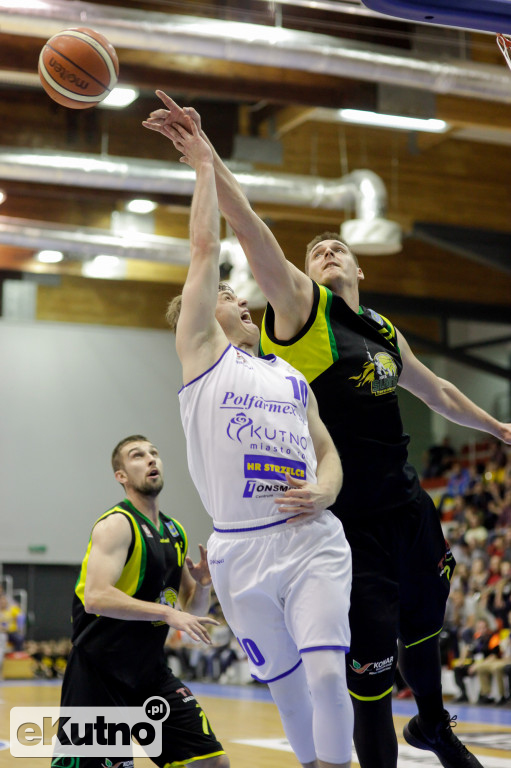 Polfarmex Kutno - Siarka Tarnobrzeg:  82-76.