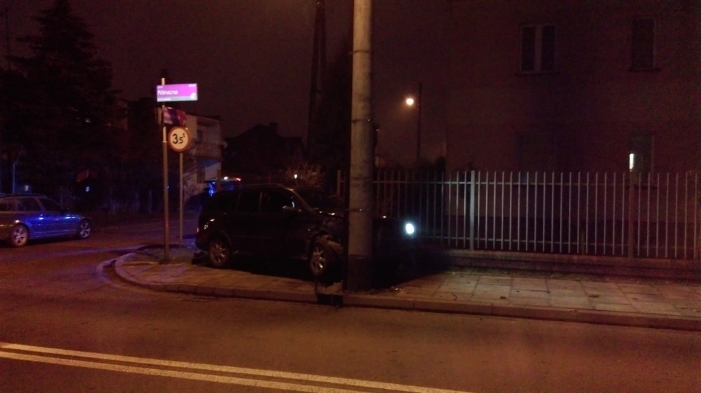 Wpadł w ogrodzenie