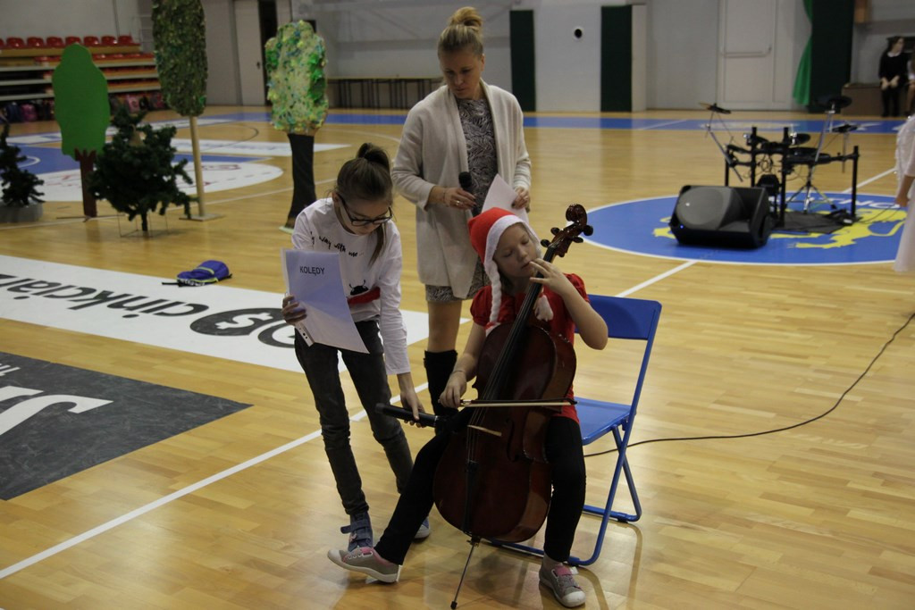 Kolędowanie w SP nr 9