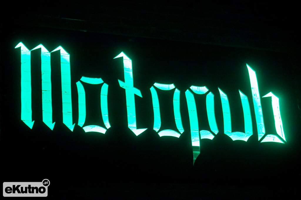 Xedom - kapitalny koncert debiutującego zespołu w MOTO PUB Garage.