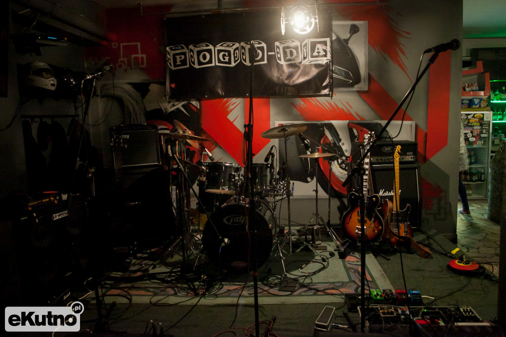 Xedom - kapitalny koncert debiutującego zespołu w MOTO PUB Garage.
