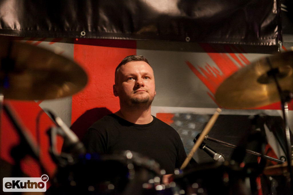 Xedom - kapitalny koncert debiutującego zespołu w MOTO PUB Garage.