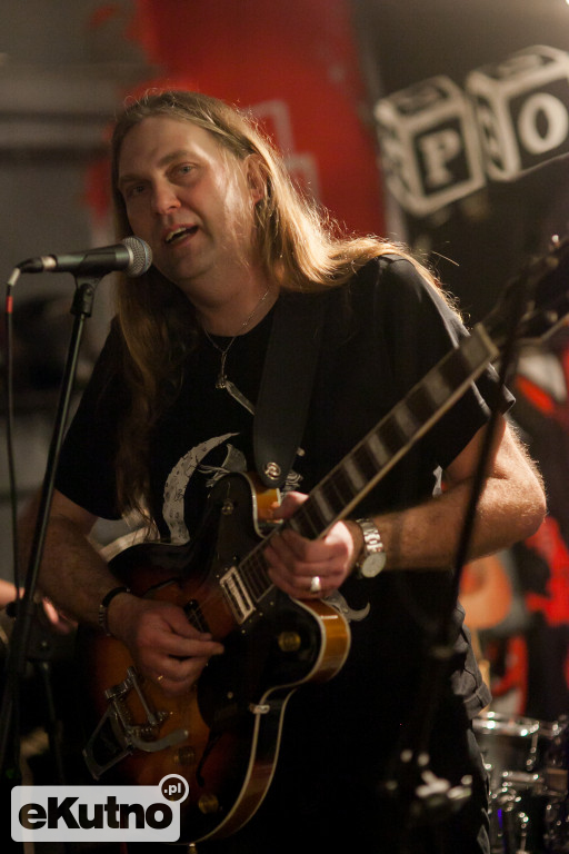 Xedom - kapitalny koncert debiutującego zespołu w MOTO PUB Garage.