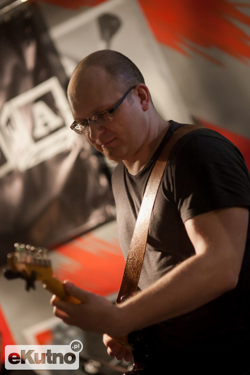 Xedom - kapitalny koncert debiutującego zespołu w MOTO PUB Garage.