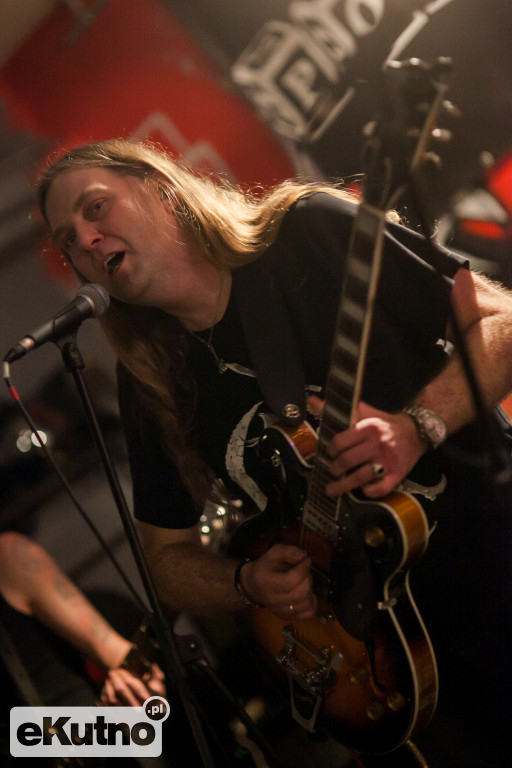 Xedom - kapitalny koncert debiutującego zespołu w MOTO PUB Garage.