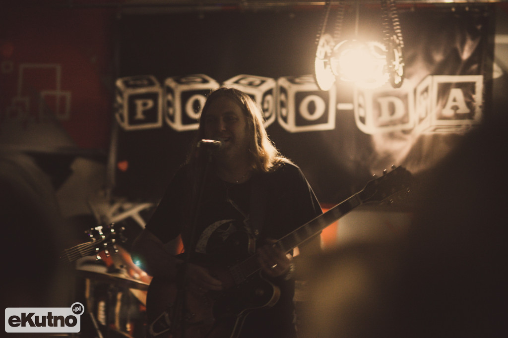 Xedom - kapitalny koncert debiutującego zespołu w MOTO PUB Garage.