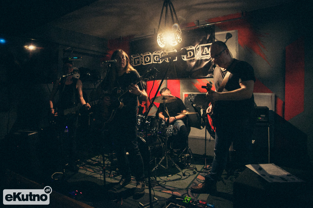Xedom - kapitalny koncert debiutującego zespołu w MOTO PUB Garage.