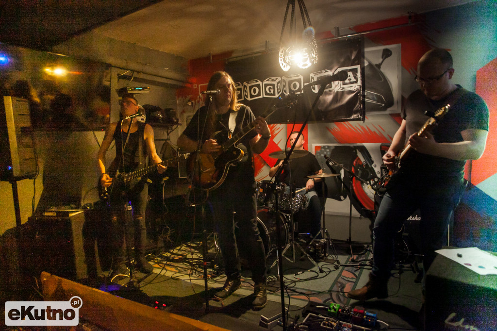 Xedom - kapitalny koncert debiutującego zespołu w MOTO PUB Garage.