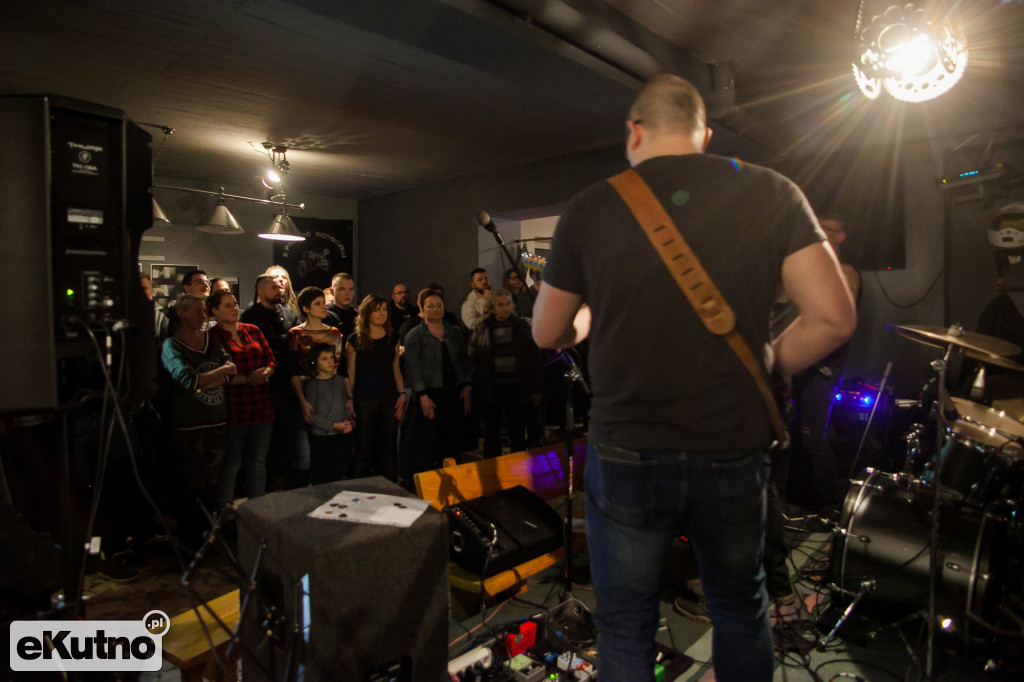 Xedom - kapitalny koncert debiutującego zespołu w MOTO PUB Garage.