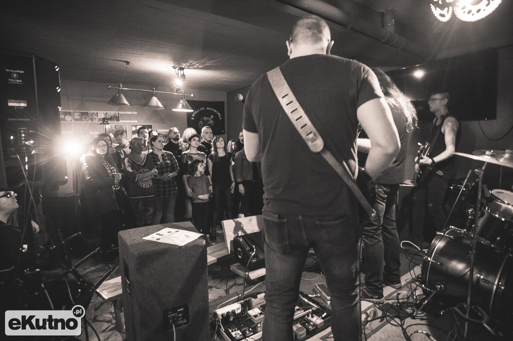 Xedom - kapitalny koncert debiutującego zespołu w MOTO PUB Garage.