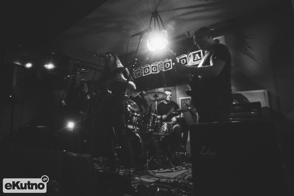 Xedom - kapitalny koncert debiutującego zespołu w MOTO PUB Garage.
