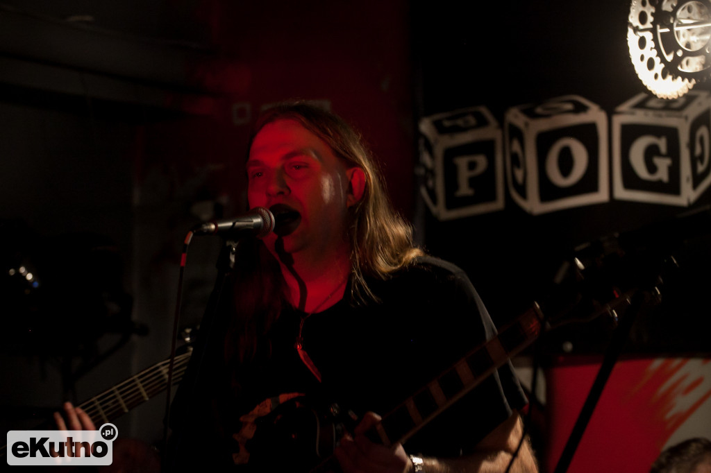 Xedom - kapitalny koncert debiutującego zespołu w MOTO PUB Garage.