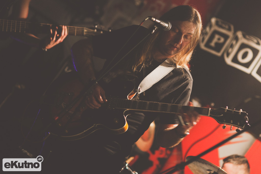 Xedom - kapitalny koncert debiutującego zespołu w MOTO PUB Garage.