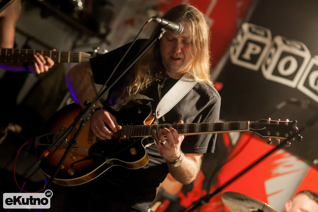 Xedom - kapitalny koncert debiutującego zespołu w MOTO PUB Garage.