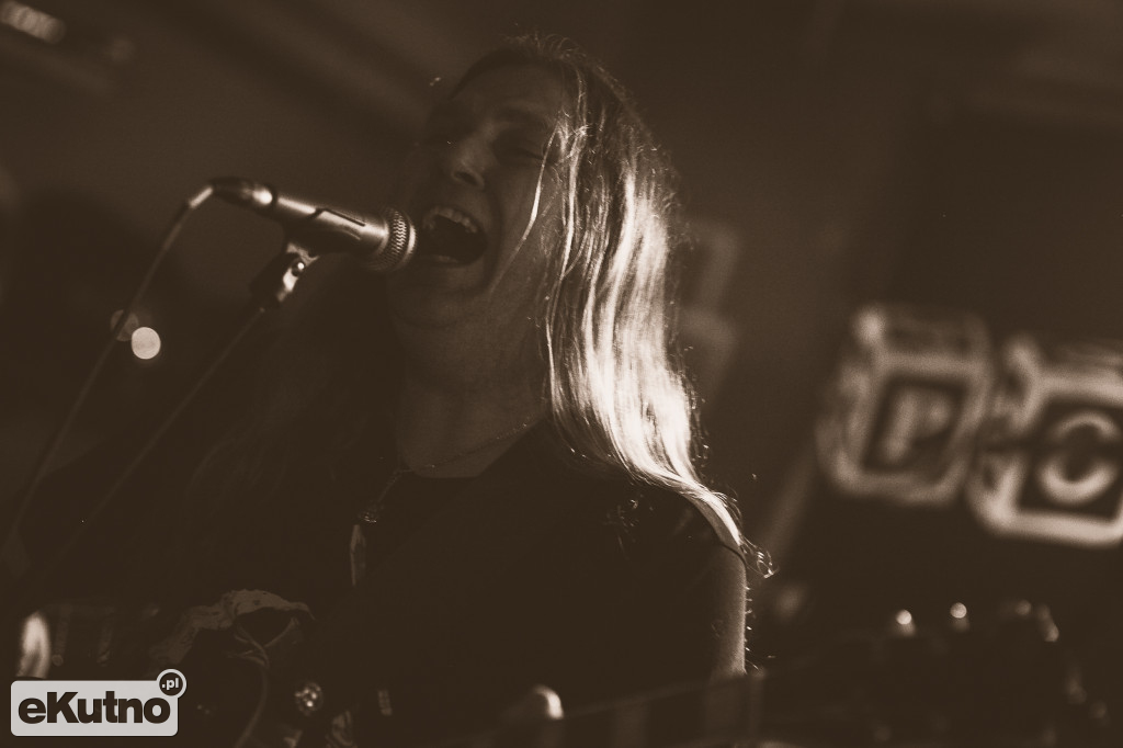 Xedom - kapitalny koncert debiutującego zespołu w MOTO PUB Garage.