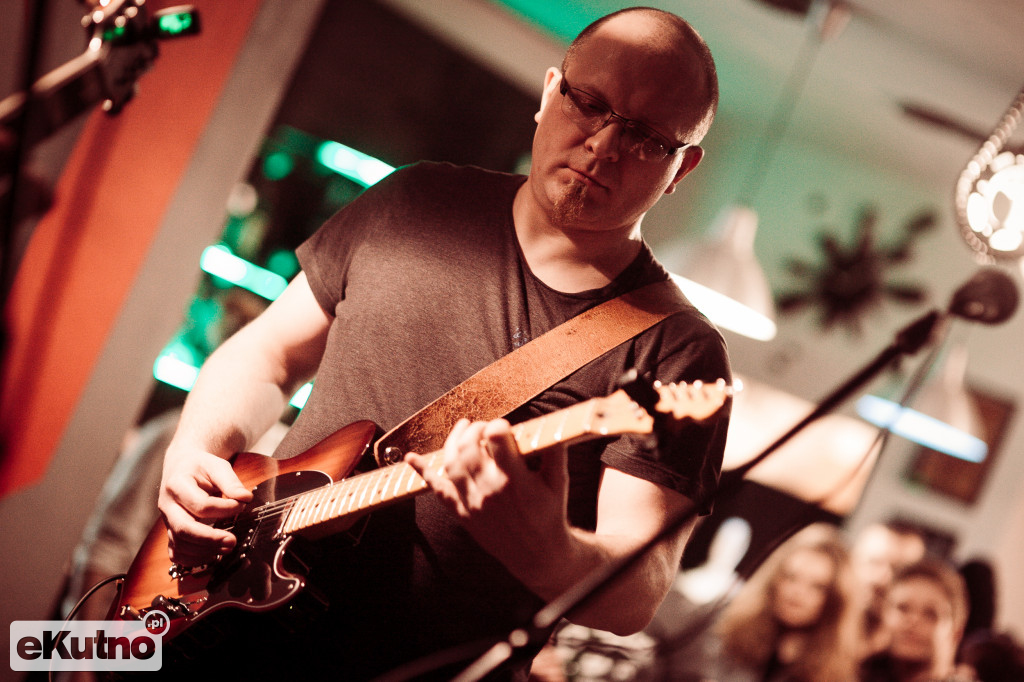 Xedom - kapitalny koncert debiutującego zespołu w MOTO PUB Garage.