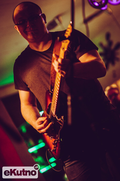 Xedom - kapitalny koncert debiutującego zespołu w MOTO PUB Garage.