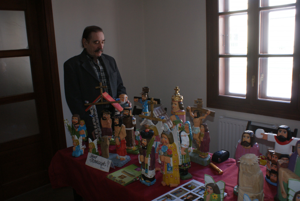 Odwiedź kiermasz ozdób i rzeźb