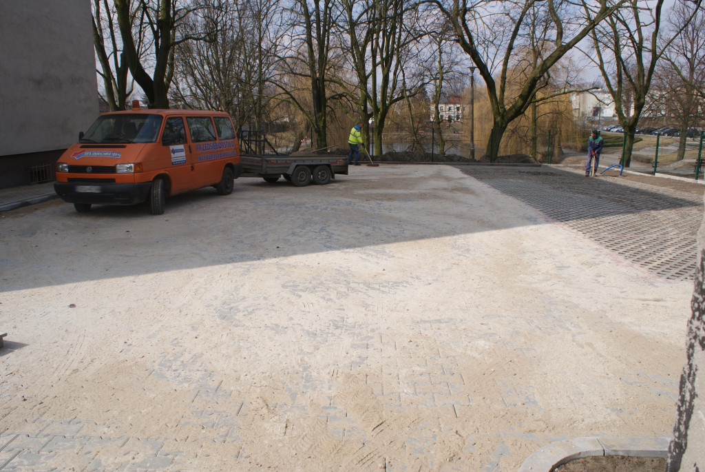 Parking za blokiem a co z dojazdem