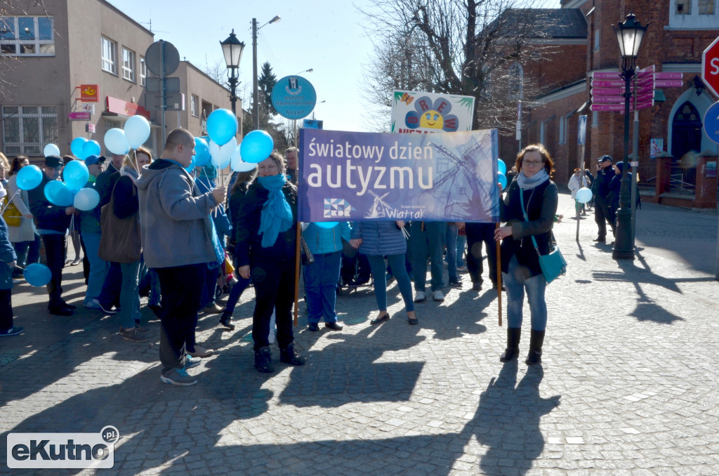 BĄDŹ  Z  NAMI  NA  NIEBIESKO