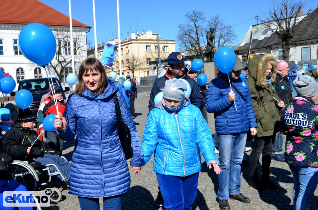 BĄDŹ  Z  NAMI  NA  NIEBIESKO