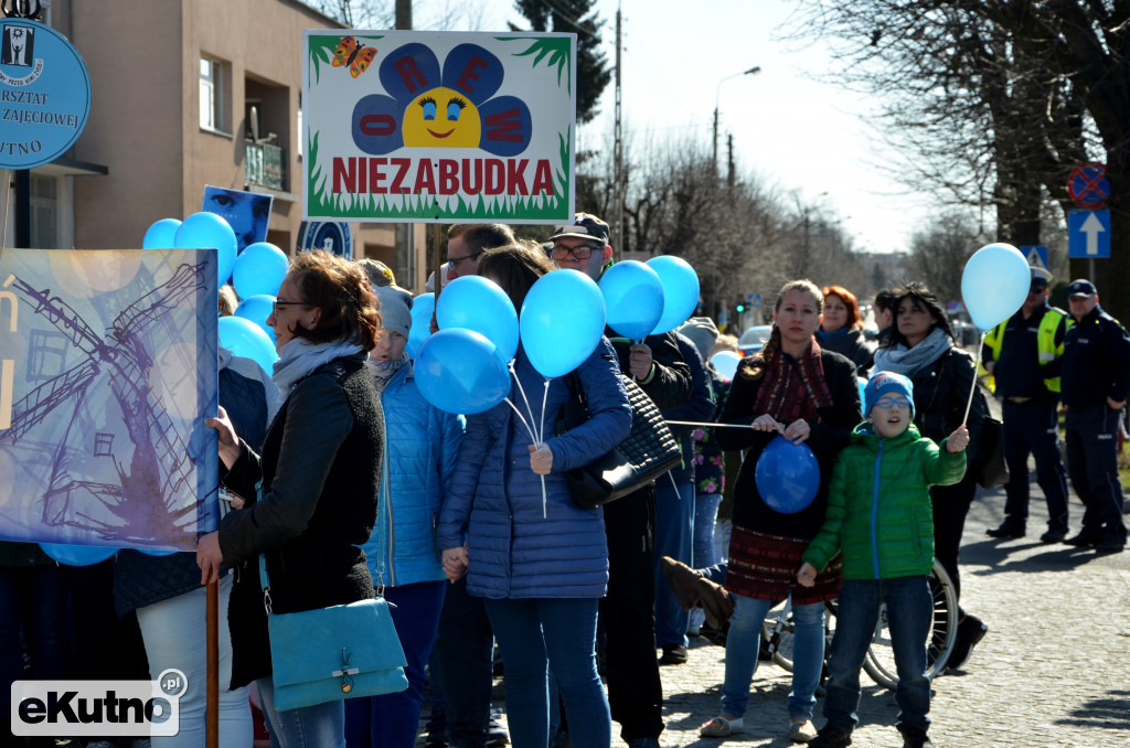 BĄDŹ  Z  NAMI  NA  NIEBIESKO