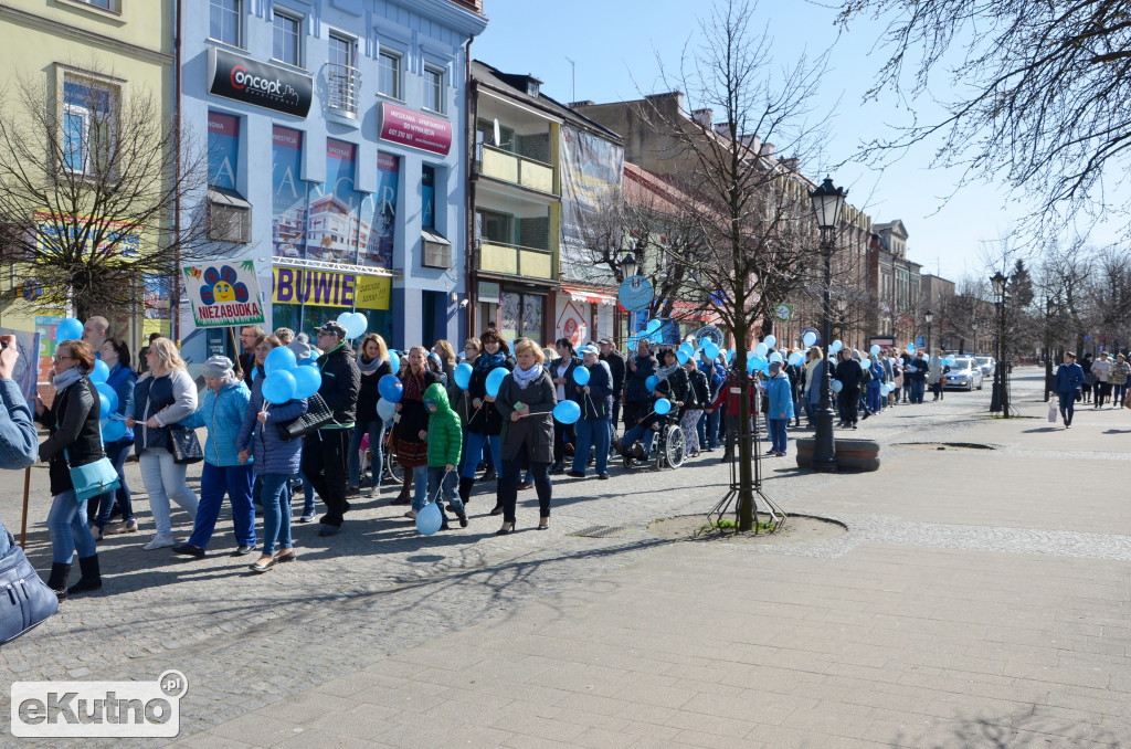 BĄDŹ  Z  NAMI  NA  NIEBIESKO