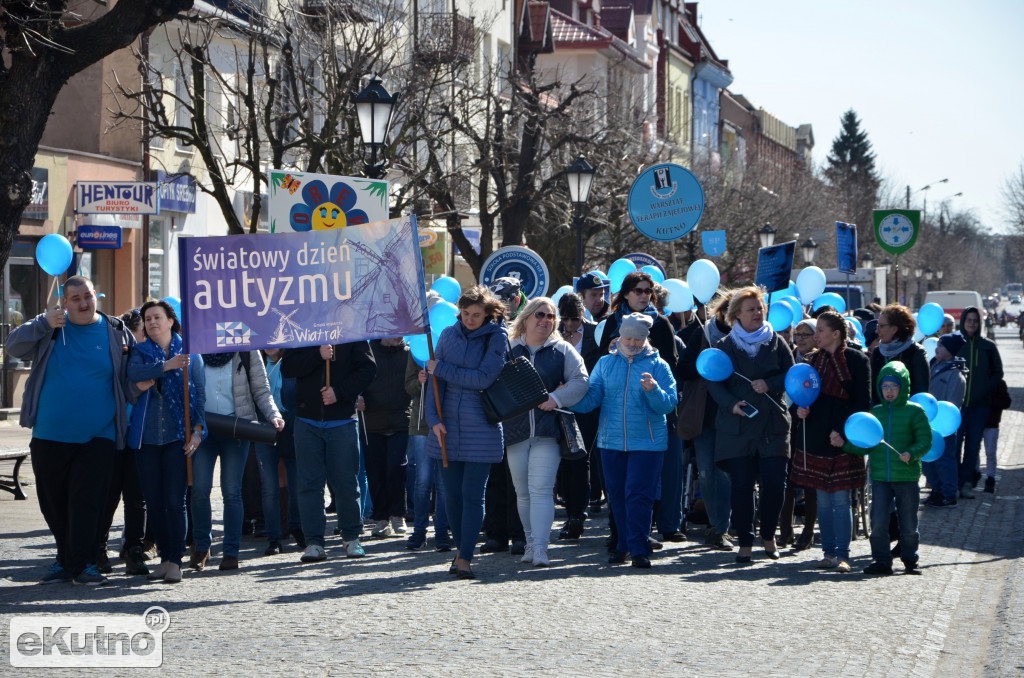 BĄDŹ  Z  NAMI  NA  NIEBIESKO