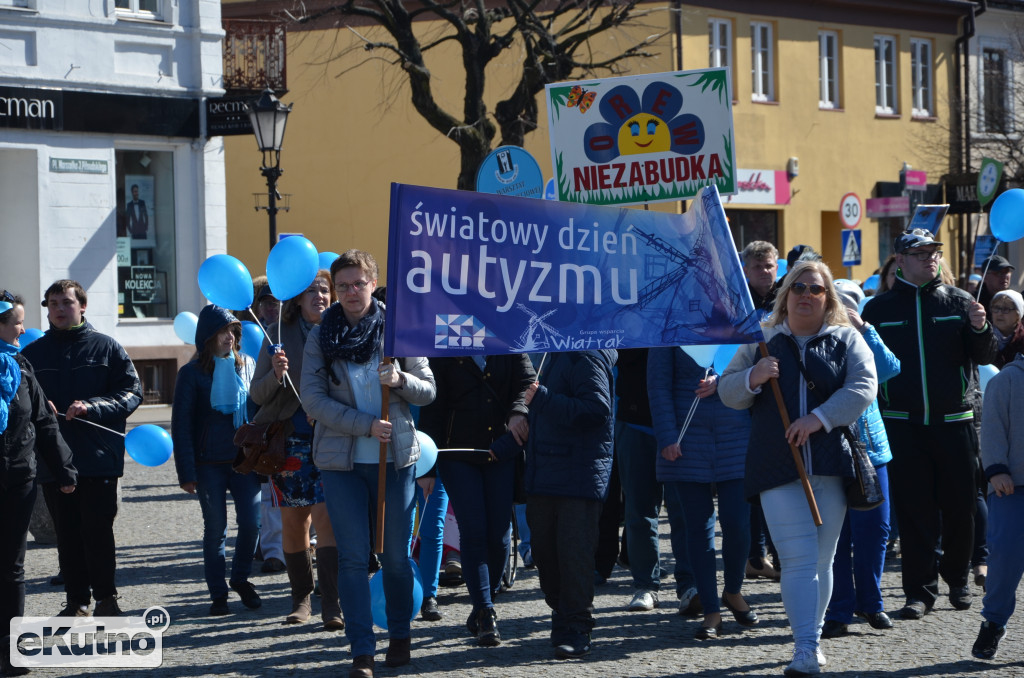 BĄDŹ  Z  NAMI  NA  NIEBIESKO