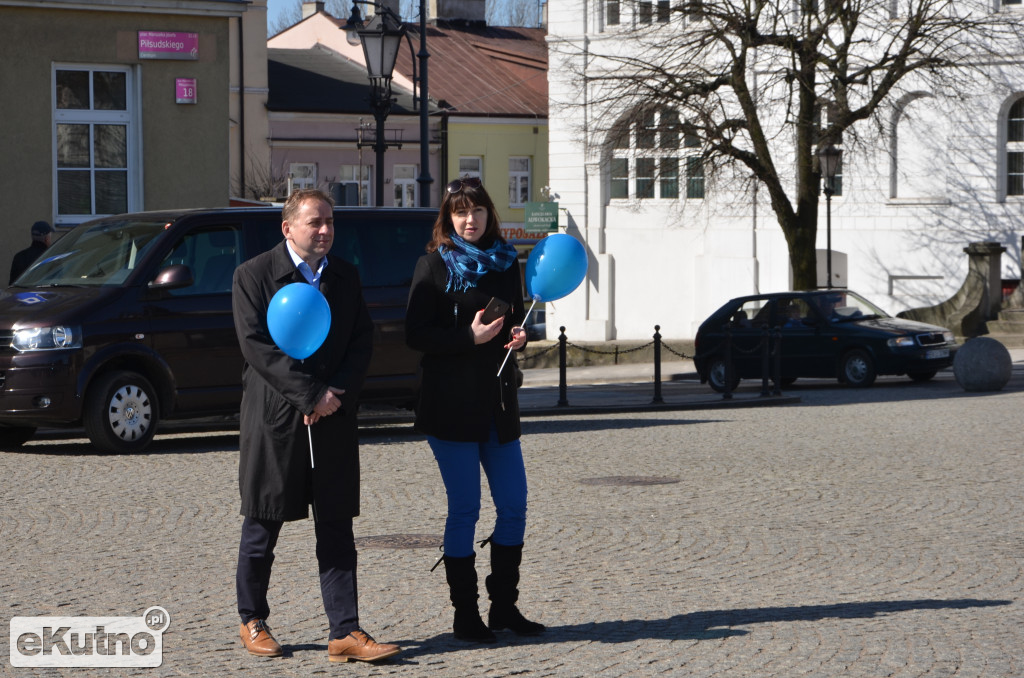 BĄDŹ  Z  NAMI  NA  NIEBIESKO
