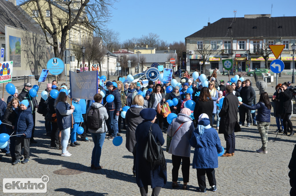 BĄDŹ  Z  NAMI  NA  NIEBIESKO