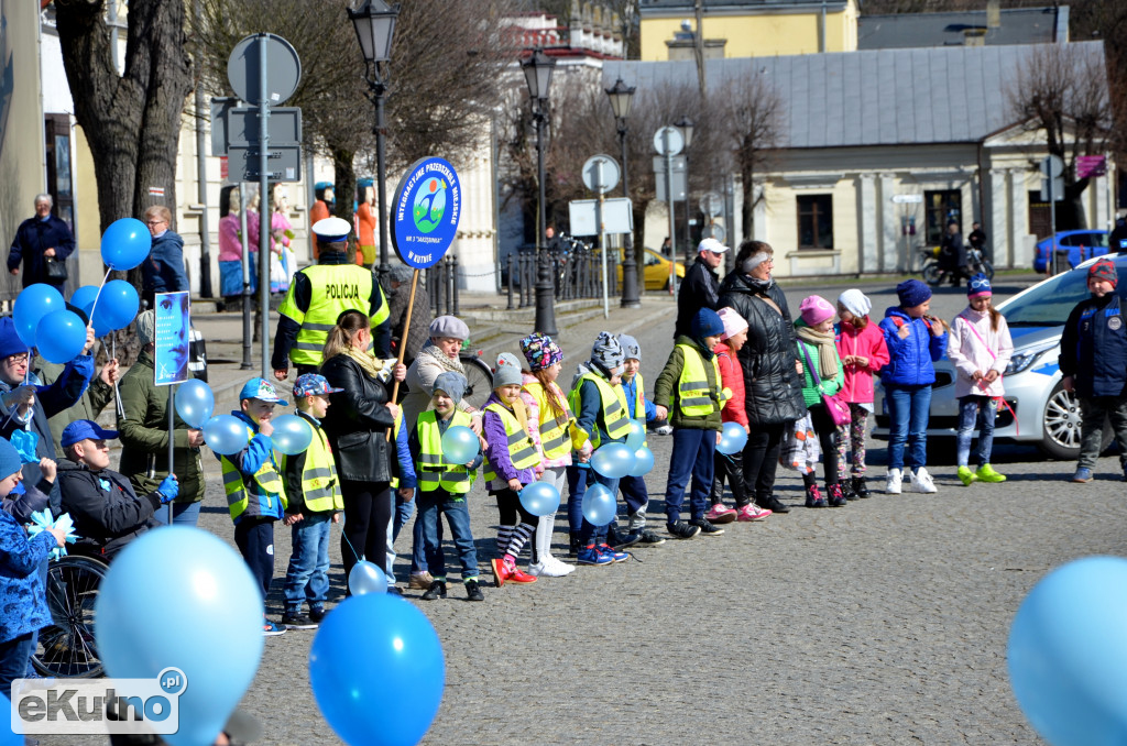 BĄDŹ  Z  NAMI  NA  NIEBIESKO