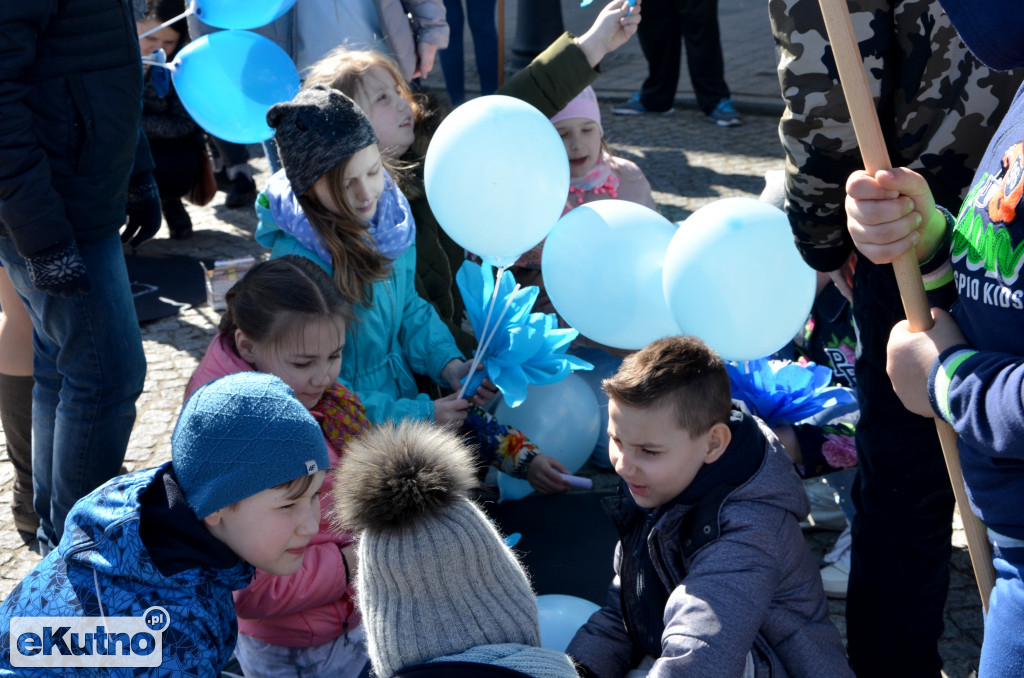 BĄDŹ  Z  NAMI  NA  NIEBIESKO
