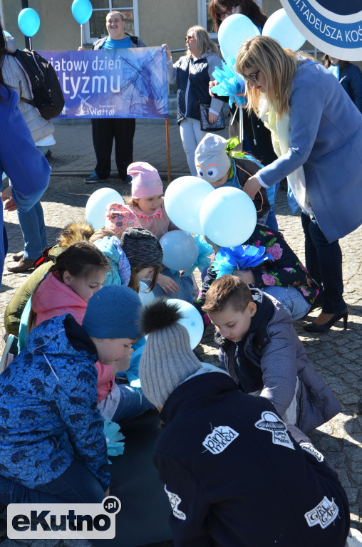 BĄDŹ  Z  NAMI  NA  NIEBIESKO