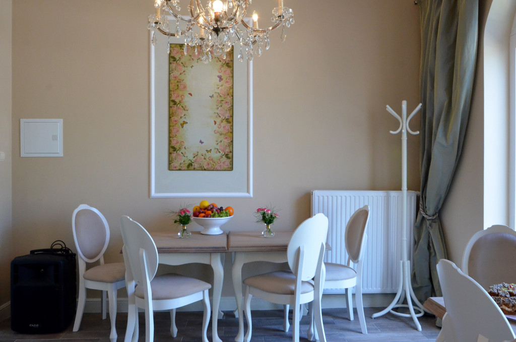 Cafe Madame De Rosa
