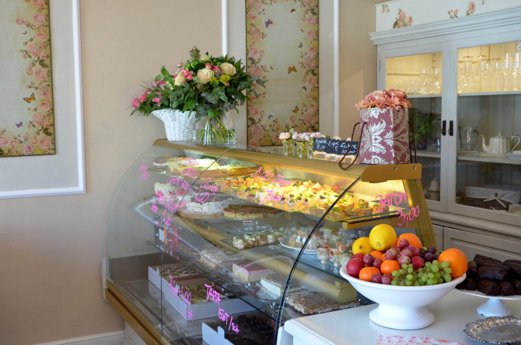 Cafe Madame De Rosa