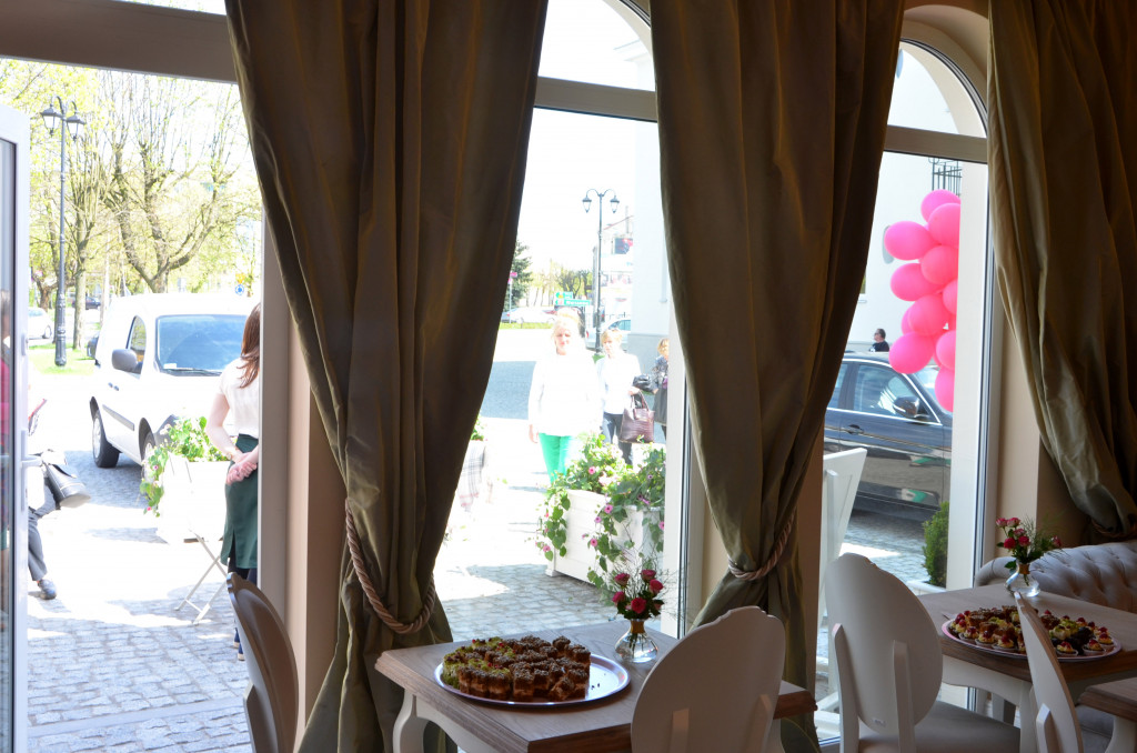 Cafe Madame De Rosa