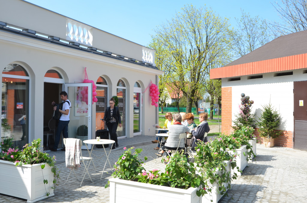 Cafe Madame De Rosa